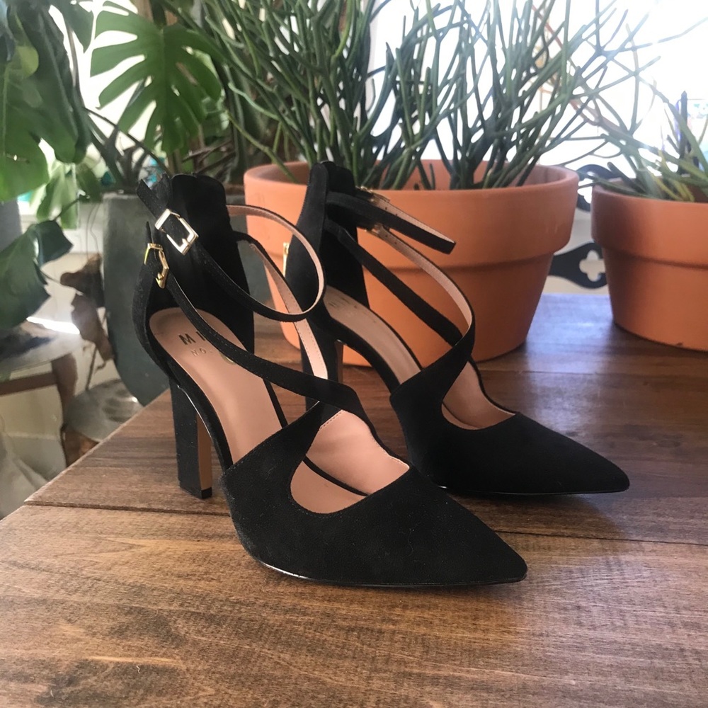 The perfect black heel